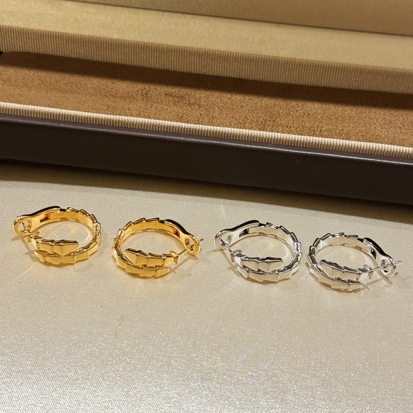 カルティエ「Cartier」BVLGARI Serpenti Viper ピアス（イヤリング）