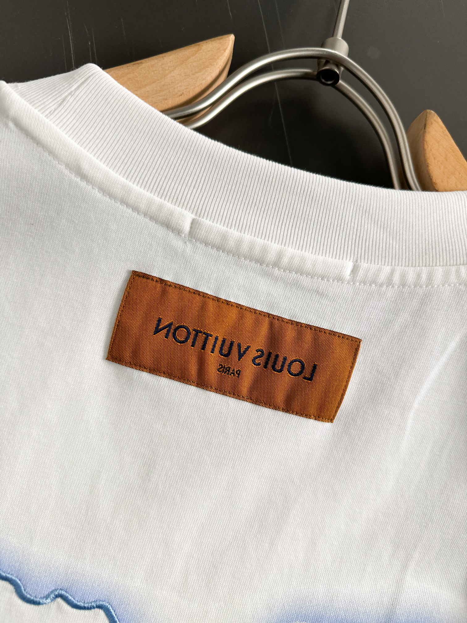 ルイ・ヴィトン「Louis Vuitton」クラウド スプレー エンブロイダリー Tシャツ