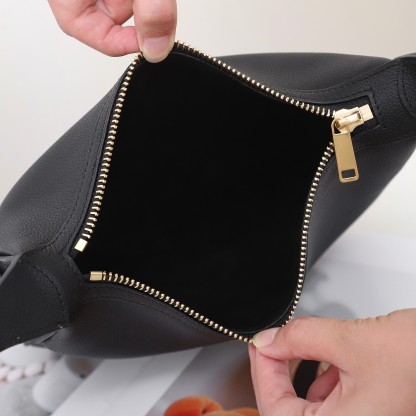 セリーヌ「Celine」Triomphe Canvas ホボショルダーバッグ