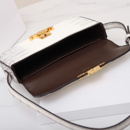 セリーヌ「Celine」Triomphe エンボスドクロコダイルレザー ショルダーバッグ