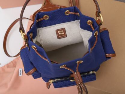 ミュウミュウ「Miu Miu」Wander コンバーチブルリュックサック