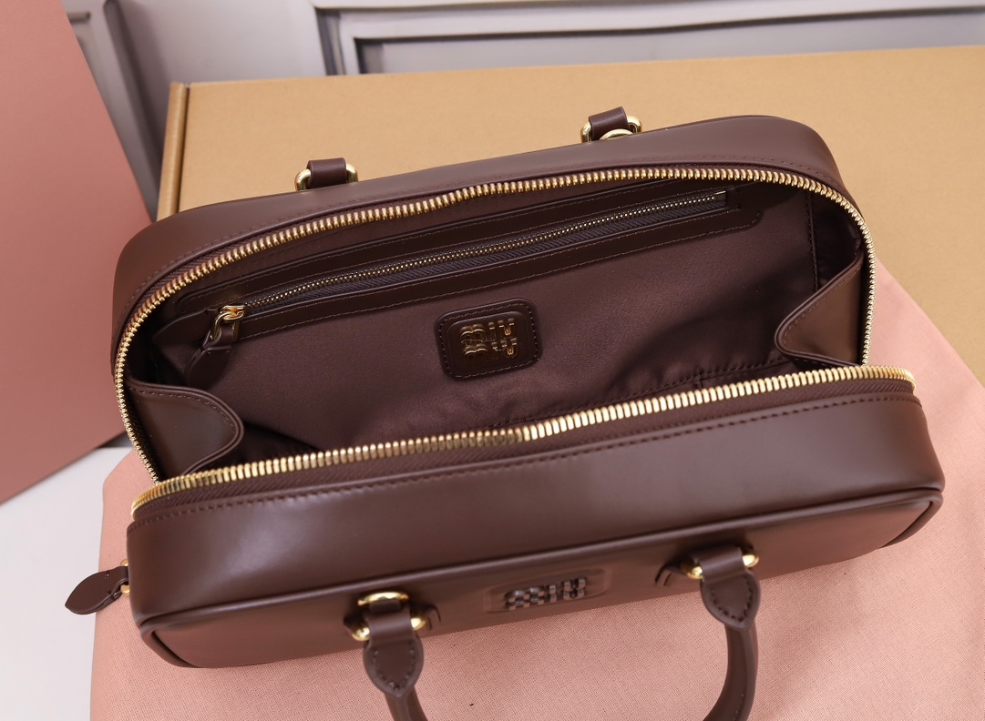 ミュウミュウ「Miu Miu」Matelassé ボウリングバッグ