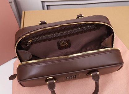 ミュウミュウ「Miu Miu」Matelassé ボウリングバッグ