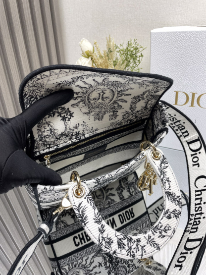 ディオール「Dior」Lady D-Lite ショルダーバッグ