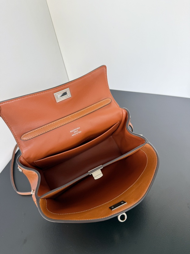 バレンシアガ「Balenciaga」Rodeo Drive スモールショルダーバッグ