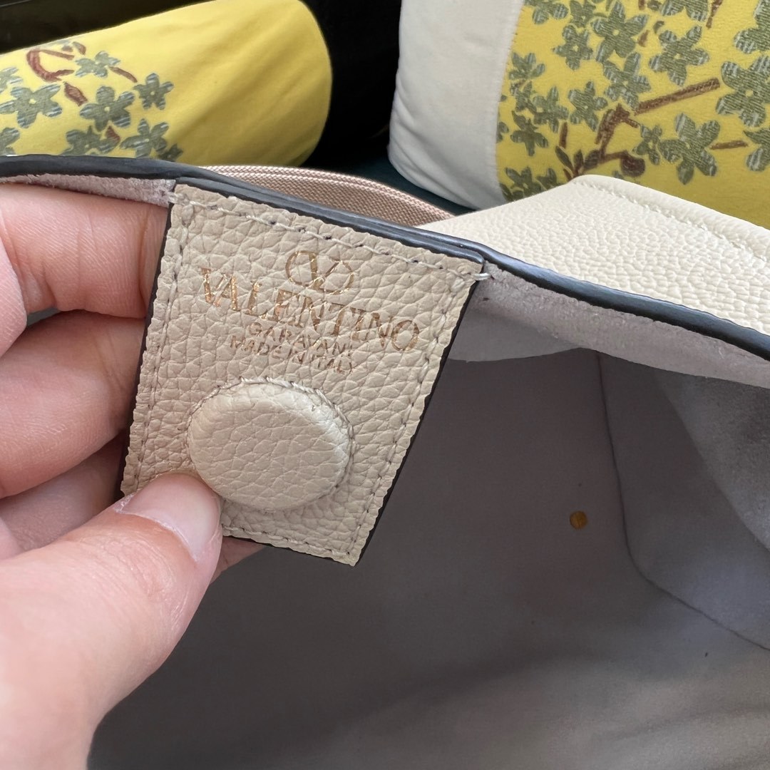 ヴァレンティノ「Valentino」ガラヴァーニ オールタイム レザー ショルダーバッグ