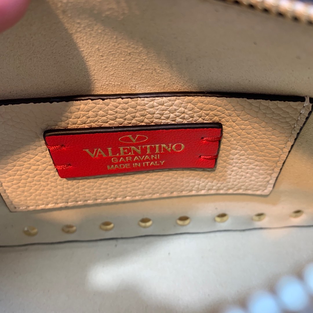 ヴァレンティノ「Valentino」ガラヴァーニ スモール グレイン レザー クロスボディバッグ