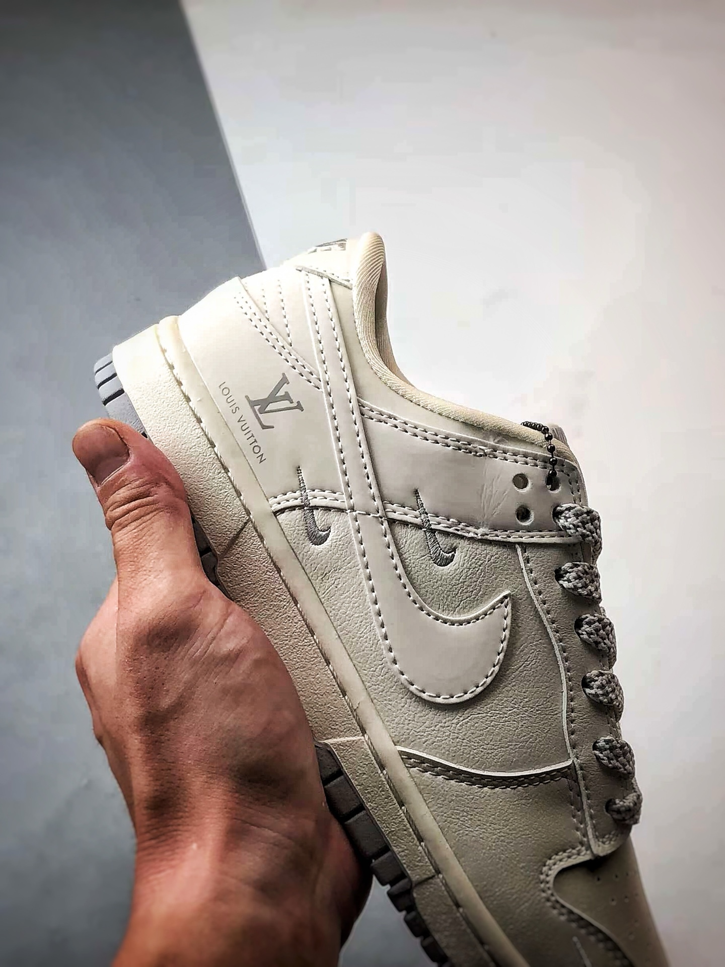 「コラボモデル」Louis Vuitton x Nike リフレクティブツインフック スニーカー