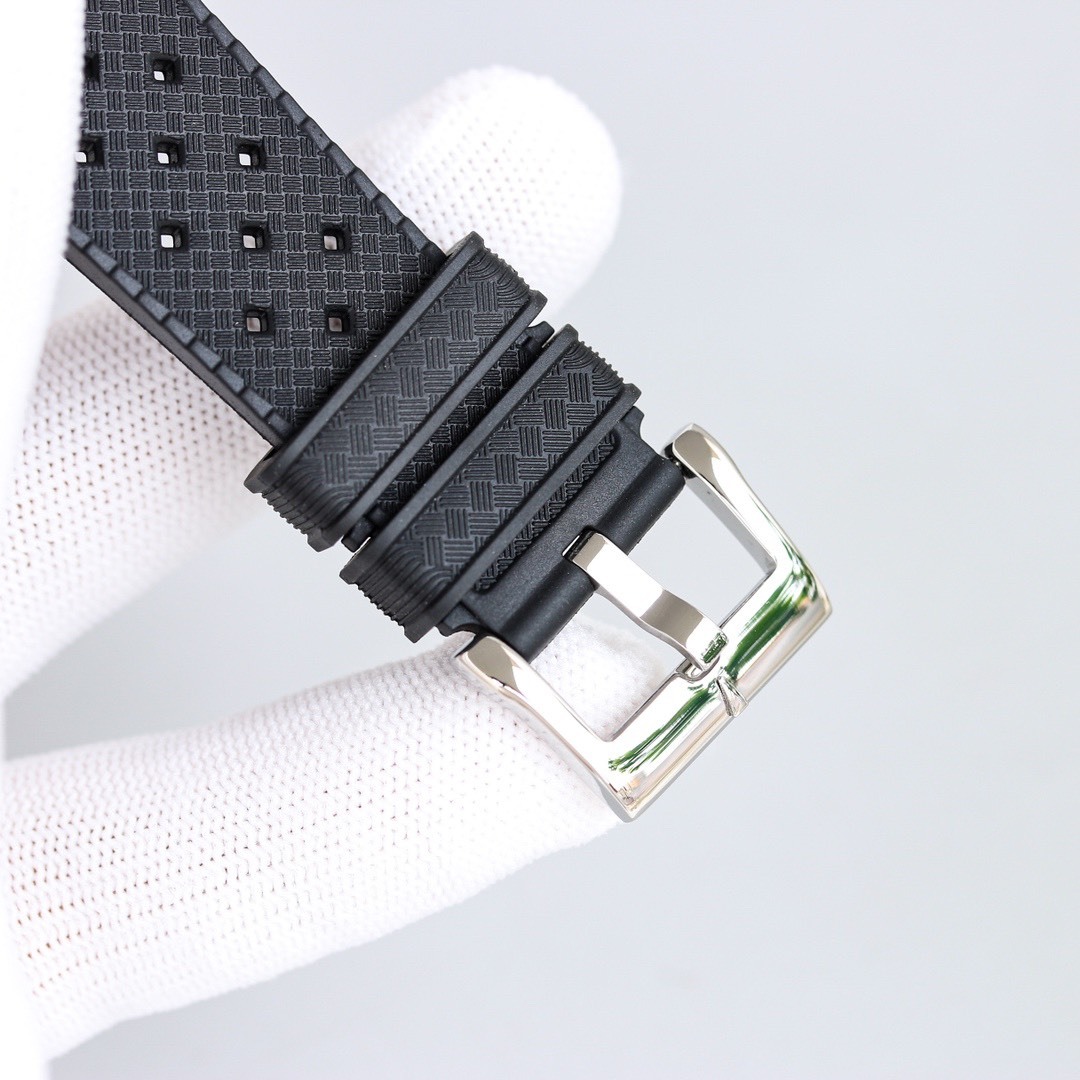 ブランパン「Blancpain」フィフティ・ファゾム バラクーダ自動巻きダイバーズウォッチ40.3mm