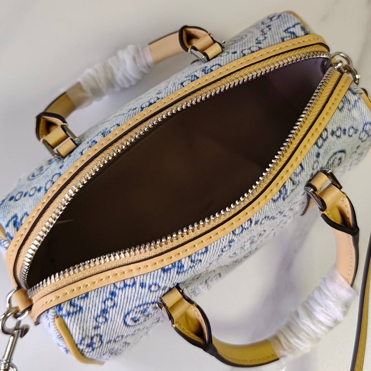 トリー バーチ「Tory Burch」トーリーバーチ T Monogram デニム ピローショルダーバッグ