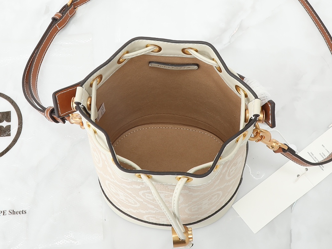 トリー バーチ「Tory Burch」T Monogram ミニ水筒バッグ