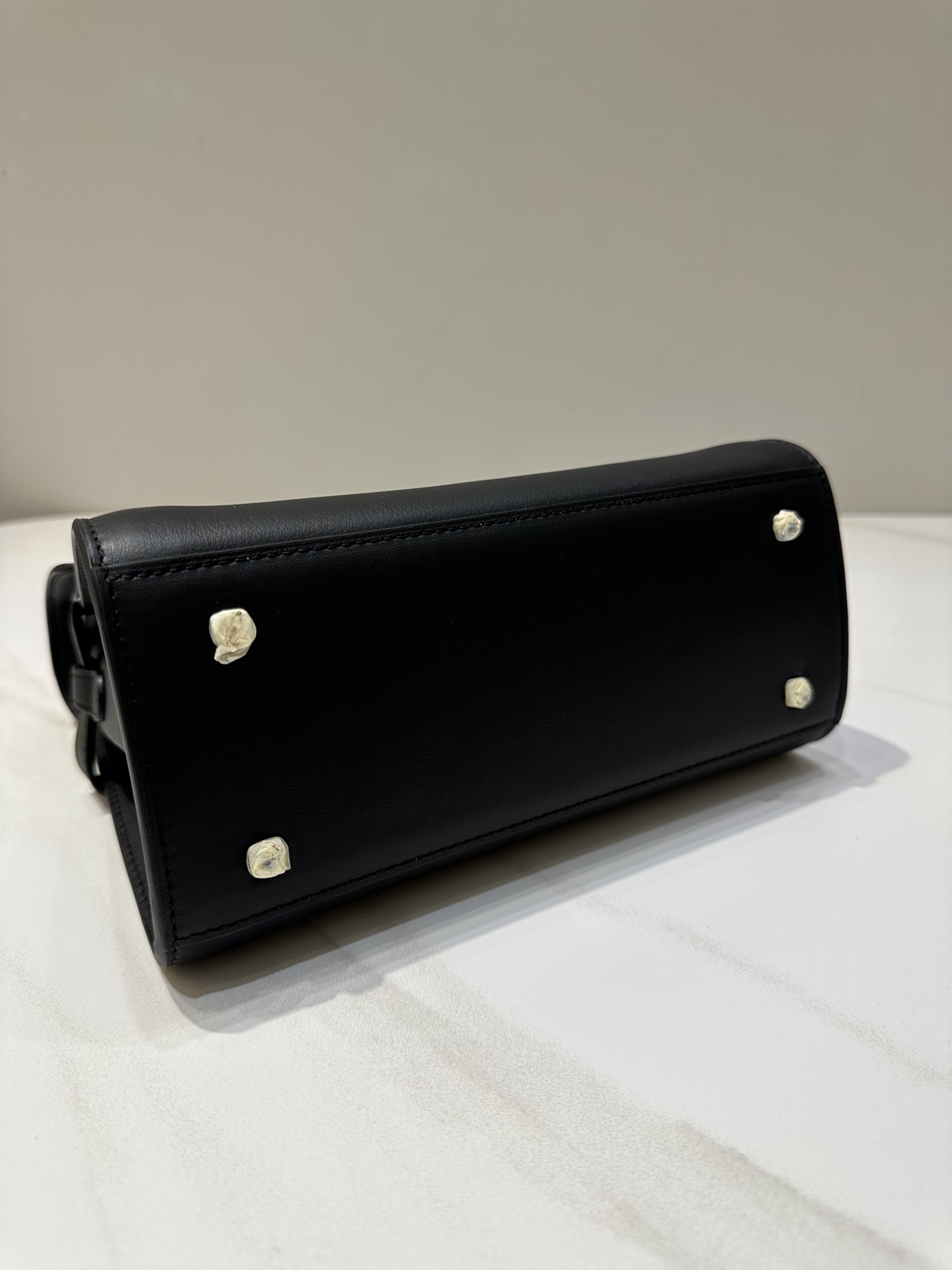 デルヴォー「Delvaux」Tempete MM 牛頸紋レザー ショルダーバッグ