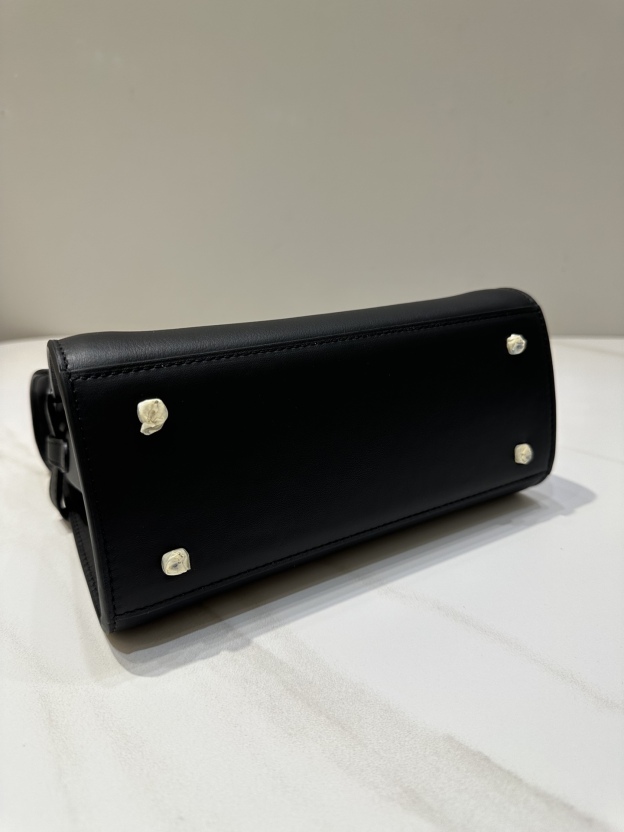 デルヴォー「Delvaux」Tempete MM 牛頸紋レザー ショルダーバッグ