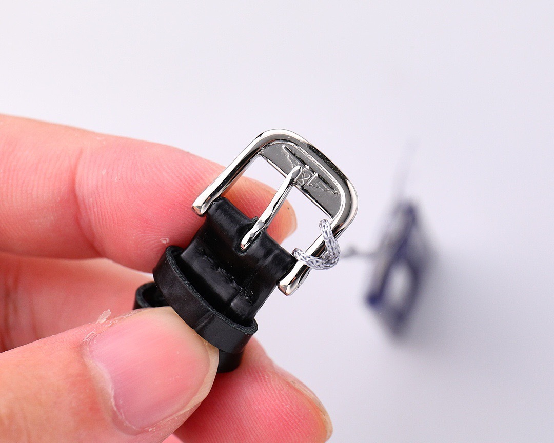 ロンジン「Longines」 ドルチェヴィータ スクエア レディースウォッチ 32mm