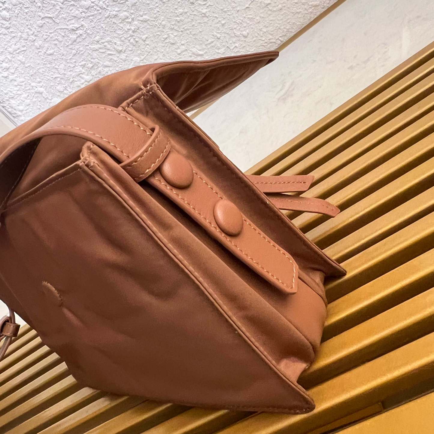 プラダ「Prada」リュクス リニューアルナイロン ショルダーバッグ