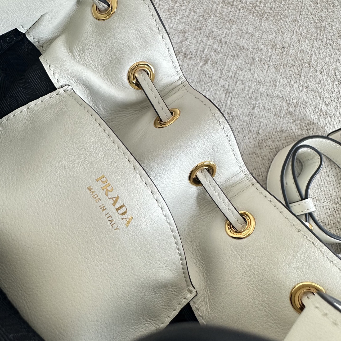 プラダ「Prada」ダーリン レザー トートバッグ