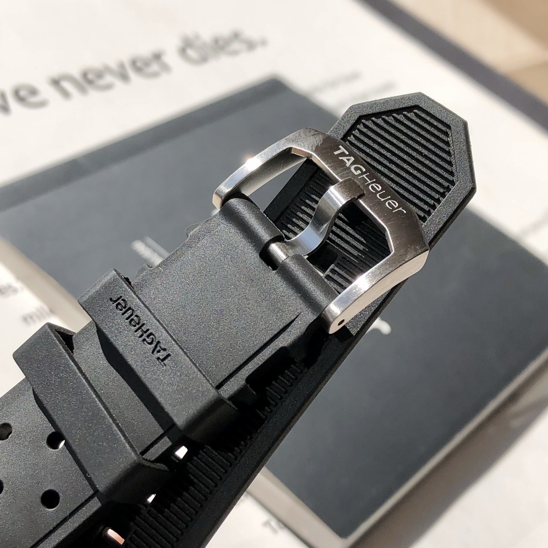 タグ・ホイヤー「TAG Heuer」Formula 1 メンズクオーツ腕時計 43mm