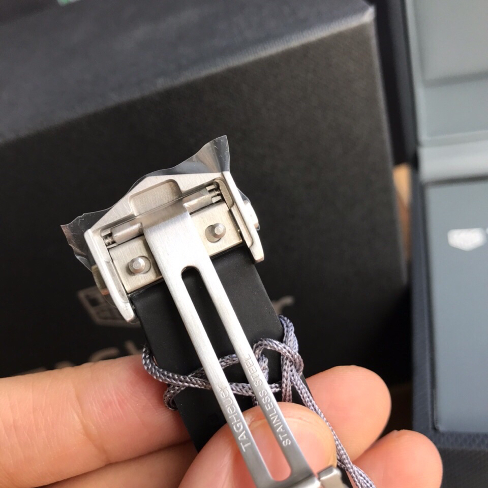 タグ・ホイヤー「TAG Heuer」 アクアレーサー クォーツ クロノグラフ メンズウォッチ43mm