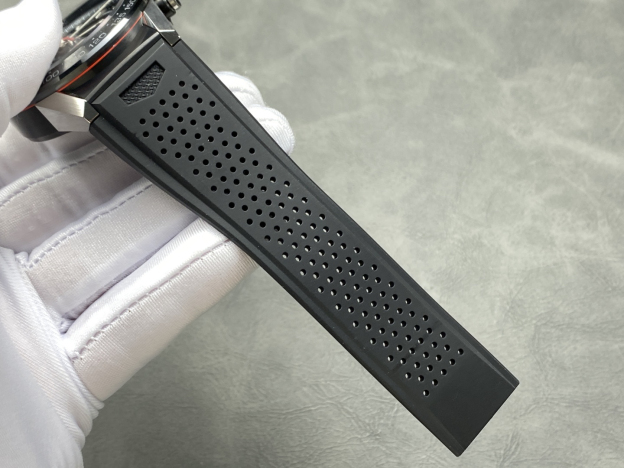 タグ・ホイヤー「TAG Heuer」カレラ ヒューアークロノグラフ 腕時計43mm