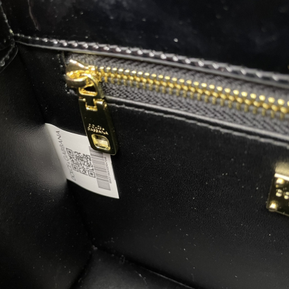 ドルチェ・アンド・ガッバーナ「D&G」ラミネートレザー ショルダーバッグ