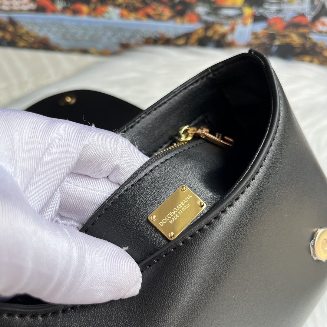 ドルチェ・アンド・ガッバーナ「D&G」 キルティングロゴ レザークロスボディバッグ