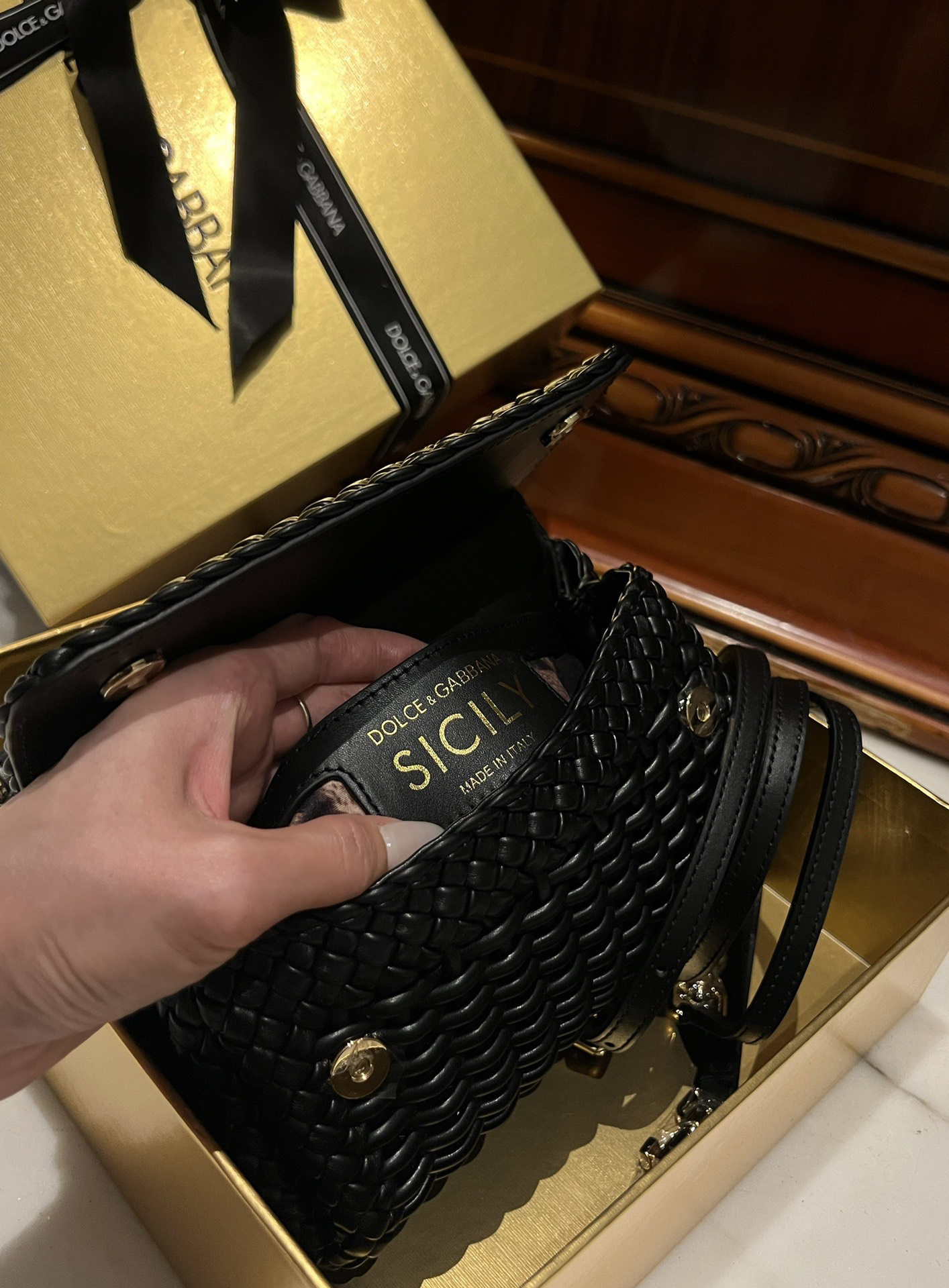 ドルチェ・アンド・ガッバーナ「D&G」コンパクト ロゴ ショルダーバッグ