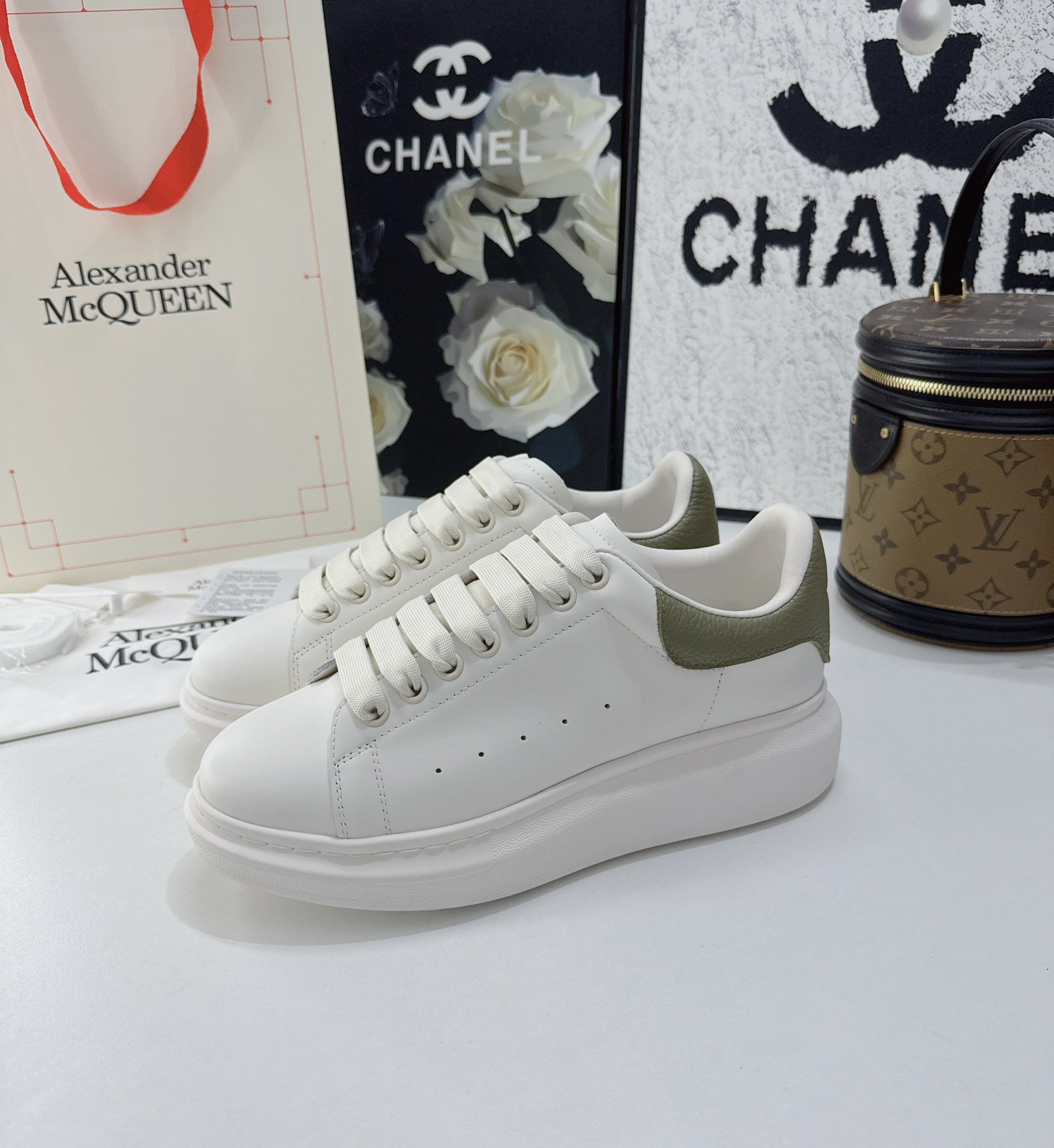 アレキサンダー・マックイーン［Alexander McQueen］Oversized Sneaker "Silk-Embossed Leather" スニーカー