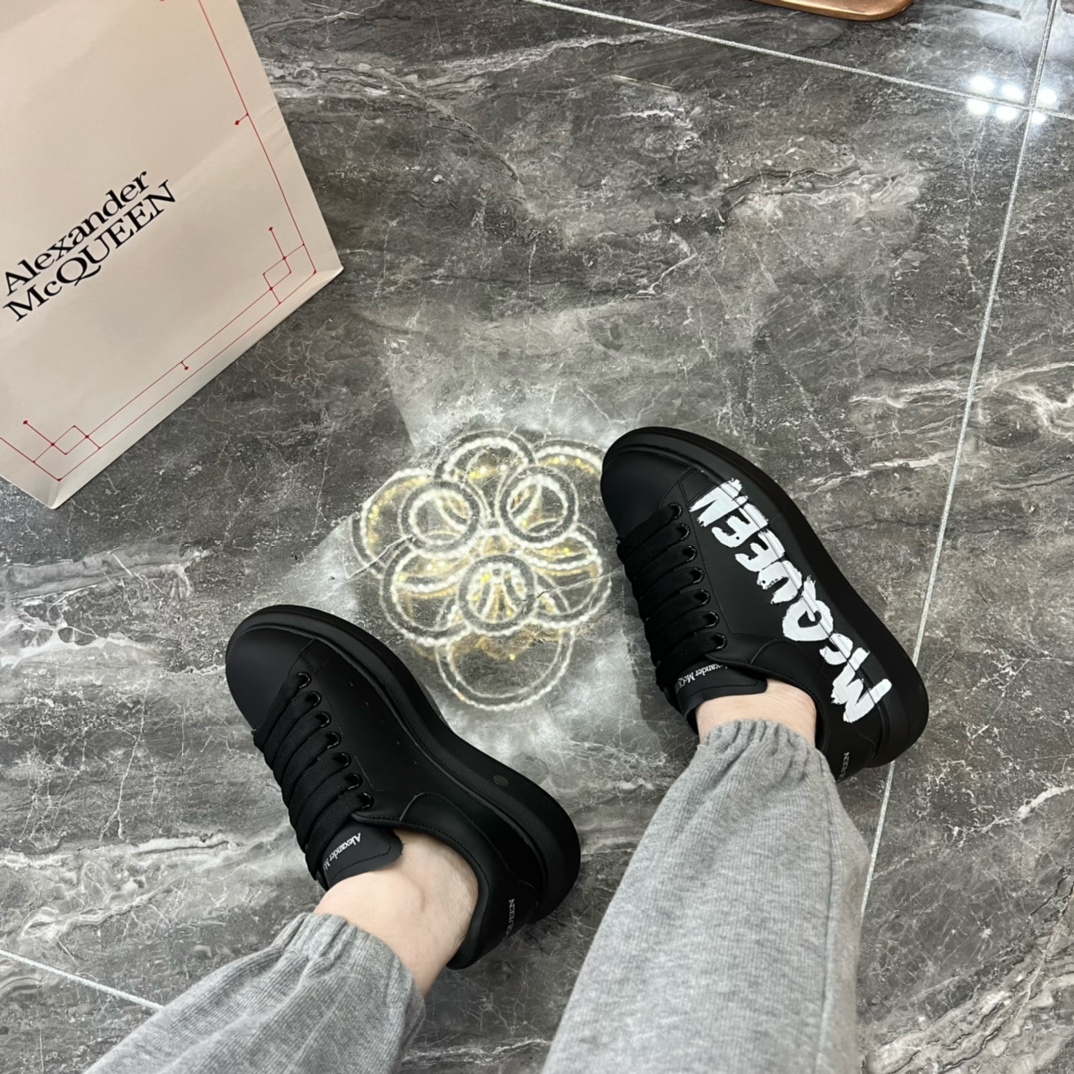 アレキサンダー・マックイーン［Alexander McQueen］Oversized Sneaker "Silk-Gloss Leather" スニーカー