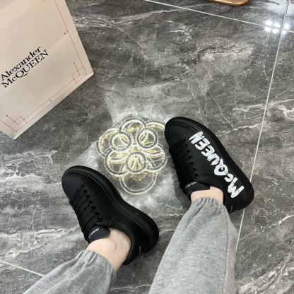 アレキサンダー・マックイーン［Alexander McQueen］Oversized Sneaker "Silk-Gloss Leather" スニーカー