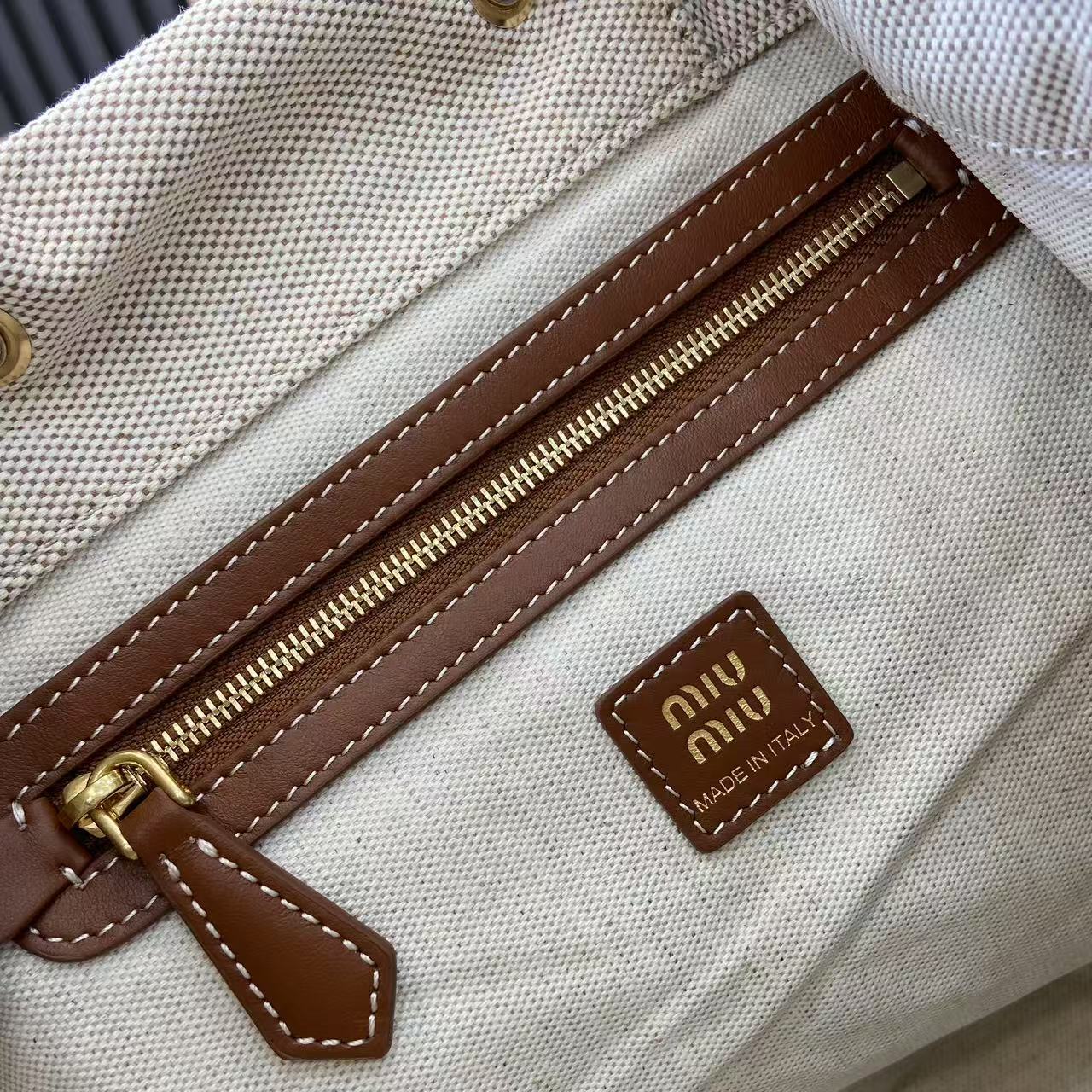 ミュウミュウ「Miu Miu」バックパック レザー＆キャンバス デュアルストラップ ショルダーバッグ