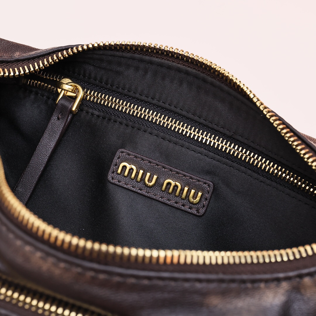 ミュウミュウ「Miu Miu」Matelassé バイカー バッグ