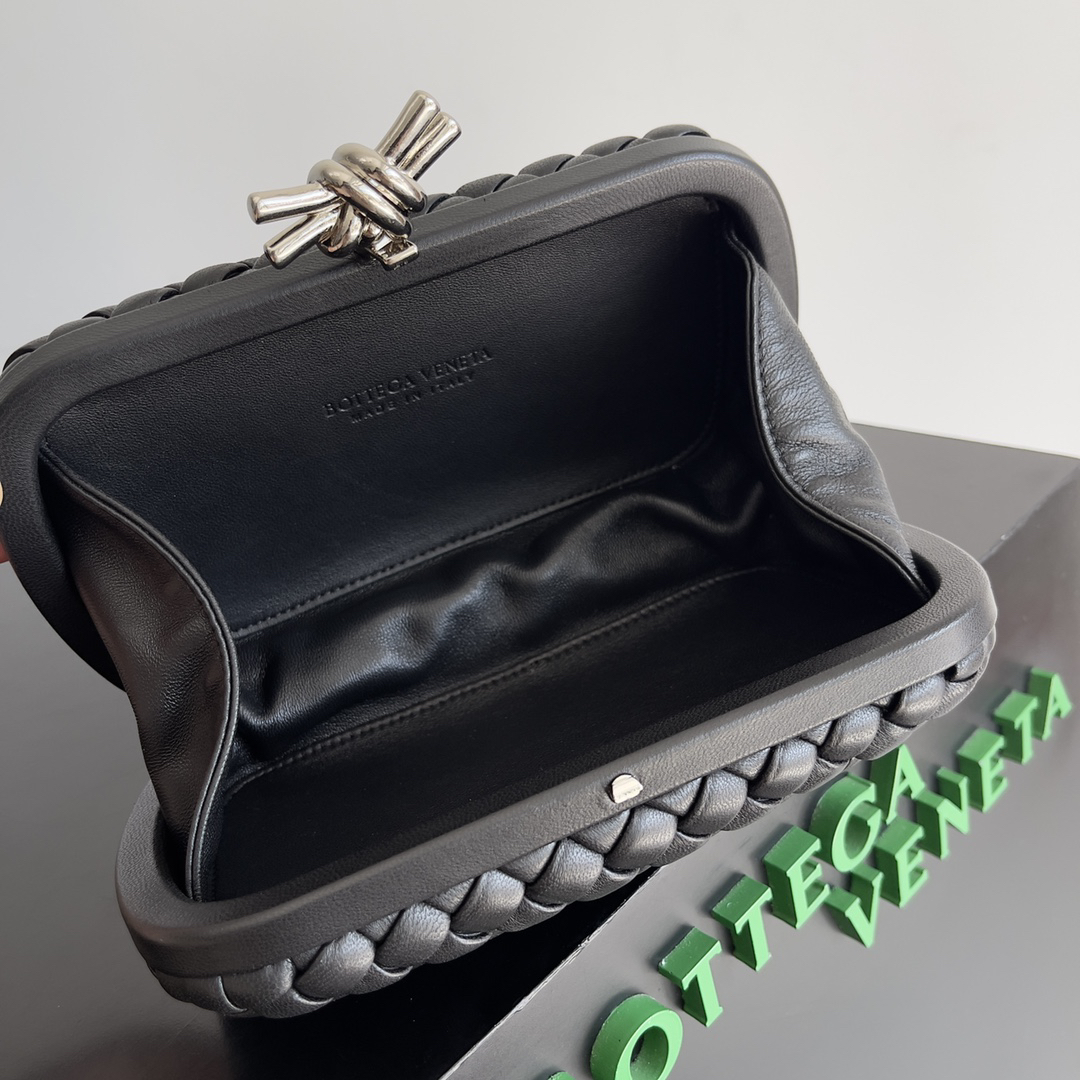 ボッテガ・ヴェネタ「Bottega Veneta」 2024春 フラワーウィーブイブニングバッグ