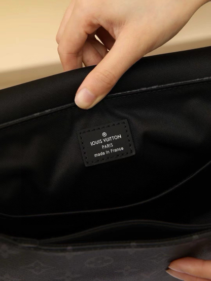 ルイ・ヴィトン「Louis Vuitton」District モノグラム・エクリプス スモール メッセンジャーバッグ