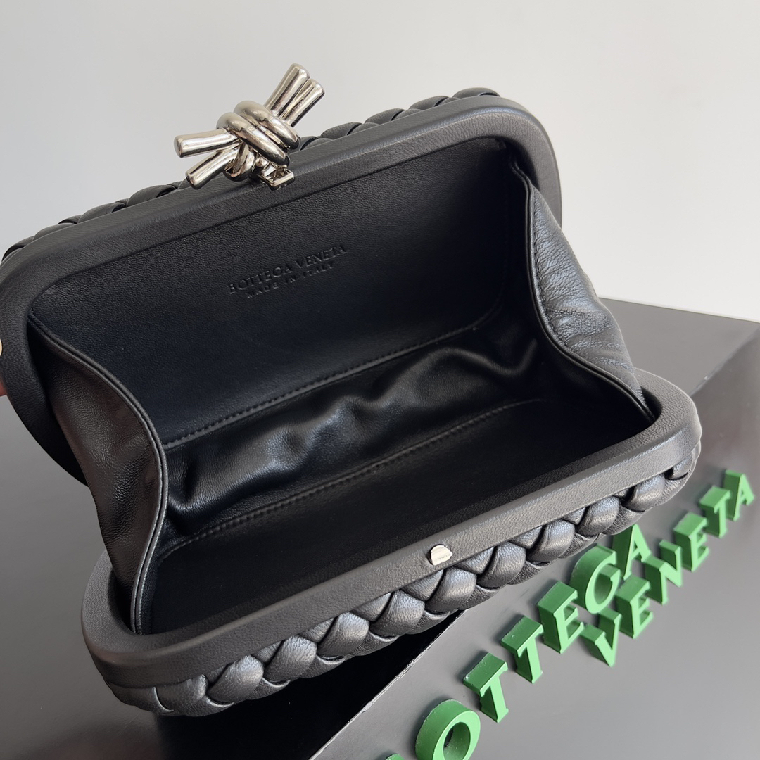 ボッテガ・ヴェネタ「Bottega Veneta」 2024春 フラワーウィーブイブニングバッグ