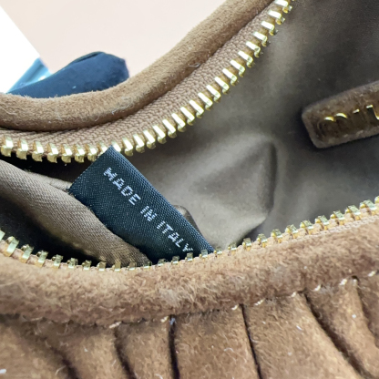 ミュウミュウ「Miu Miu」ワンダー マトラッセ スエードバッグ