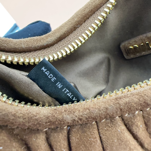 ミュウミュウ「Miu Miu」ワンダー マトラッセ スエードバッグ