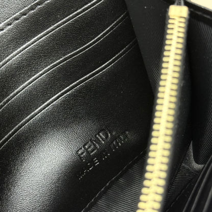 フェンディ「Fendi」マルチファンクション ロング財布