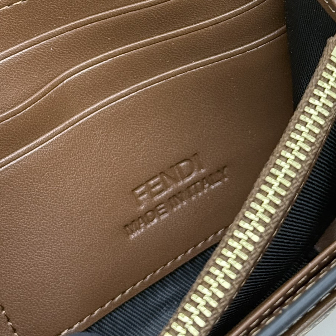 フェンディ「Fendi」マルチファンクション ロング財布