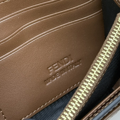フェンディ「Fendi」マルチファンクション ロング財布
