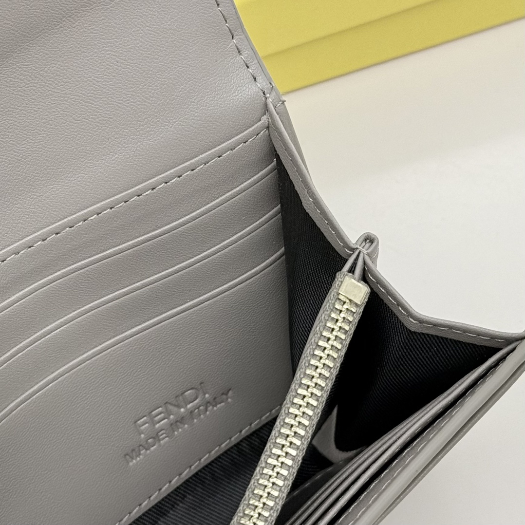 フェンディ「Fendi」マルチファンクション ロング財布