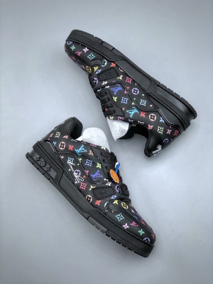 「コラボモデル」Louis Vuitton x Trainerローテクスニーカー