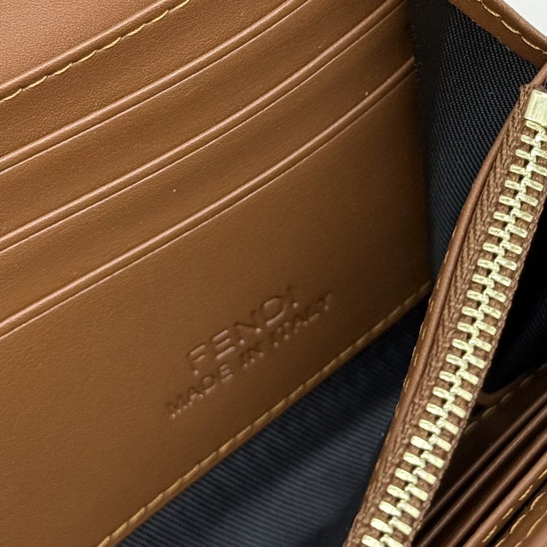 フェンディ「Fendi」マルチファンクション ロング財布