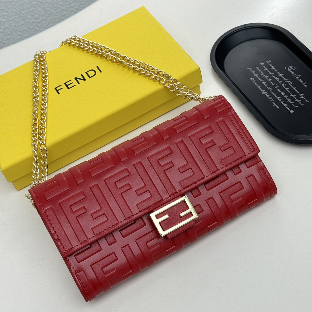 フェンディ「Fendi」マルチファンクション チェーンウォレット