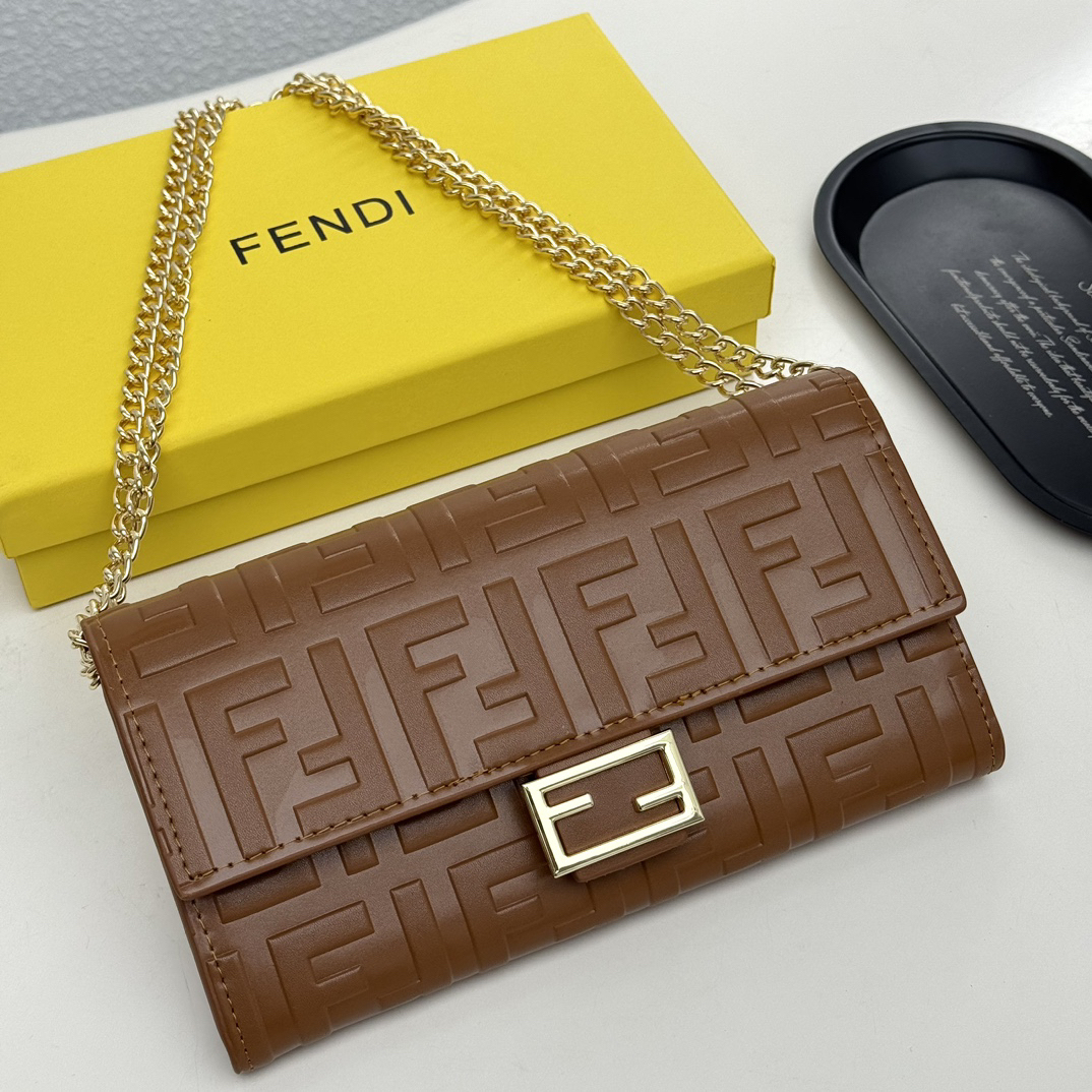 フェンディ「Fendi」マルチファンクション チェーンウォレット