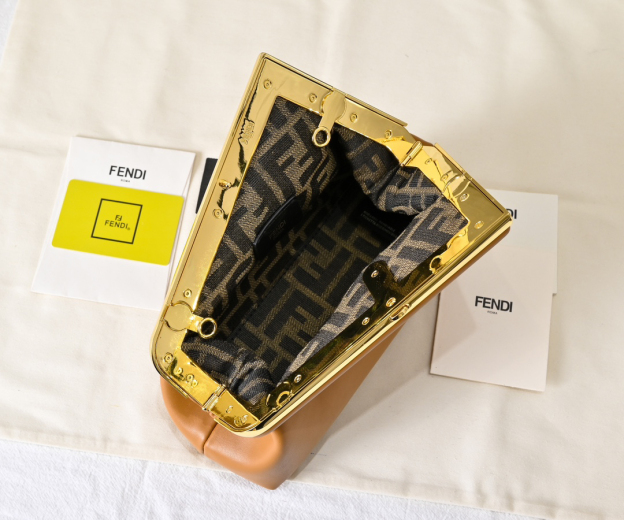 フェンディ「Fendi」 First ハンドバッグ