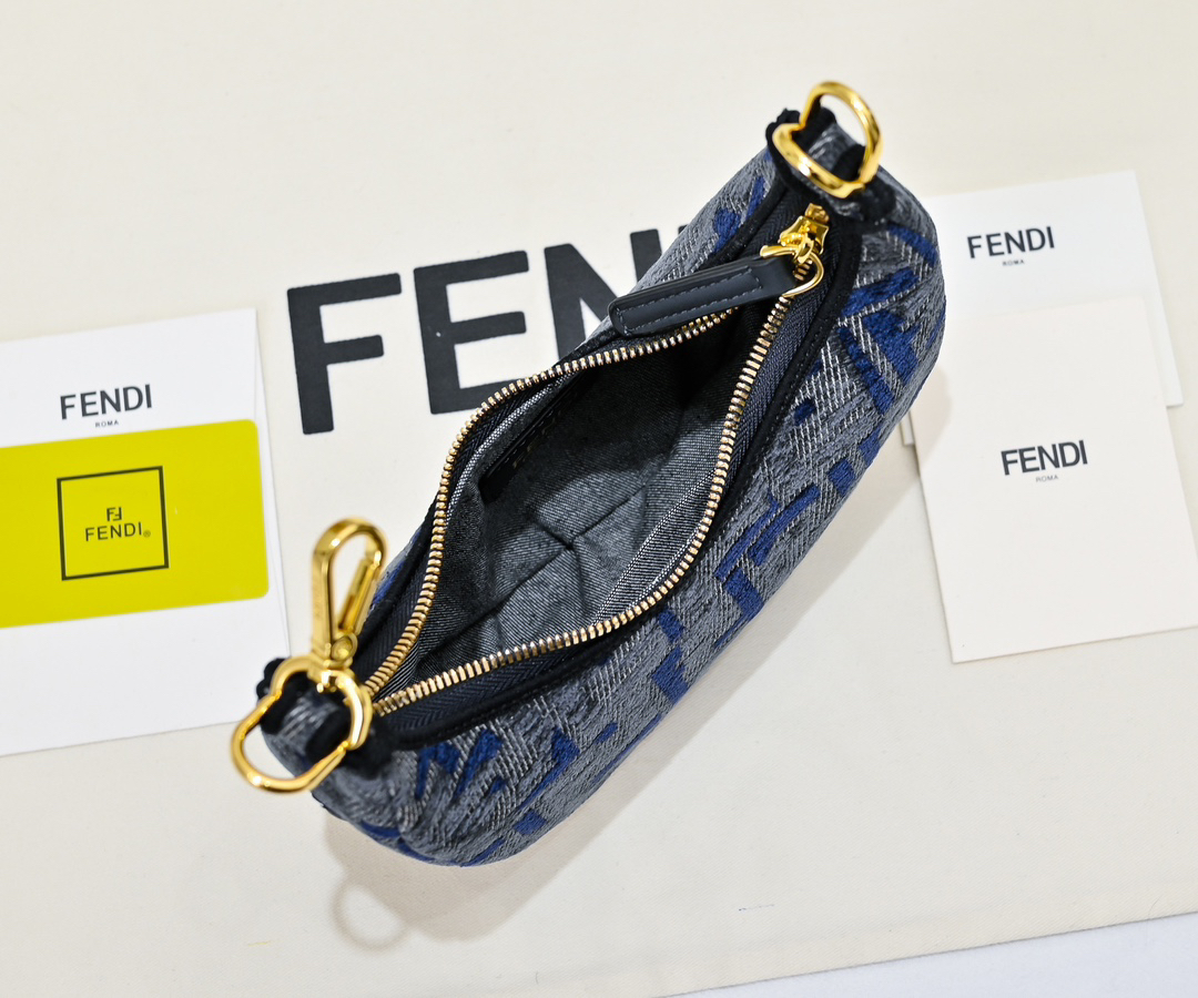フェンディ「Fendi」Fendigraphyナノサイズ ホボバッグ