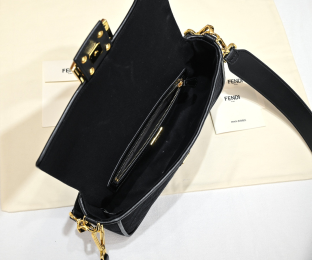 フェンディ「Fendi」Baguette FFエンブロイダリー ショルダーバッグ