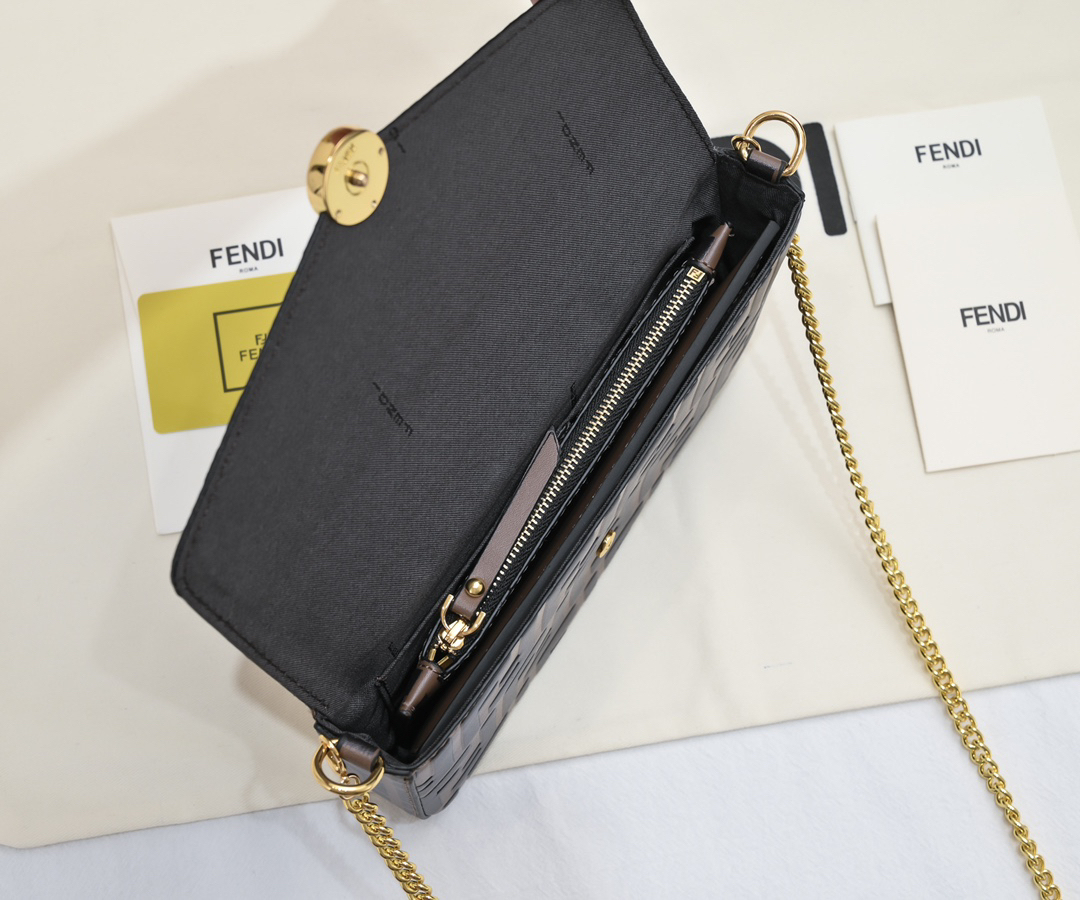 フェンディ「Fendi」FFモノグラム ミニ チェーンショルダーバッグ