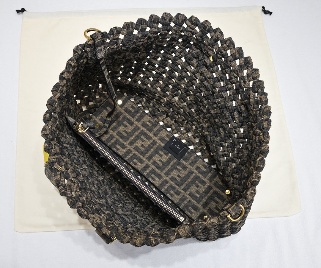 フェンディ「Fendi」FF Tote メディウム ショルダーバッグ