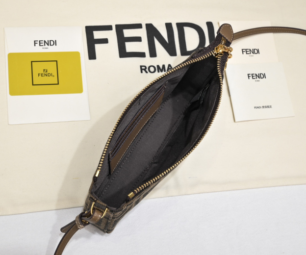 フェンディ「Fendi」Baguette FFジャカード ミニ ショルダーバッグ